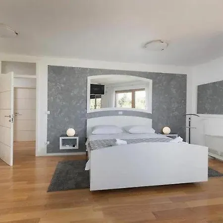 Maris Lux Makarska