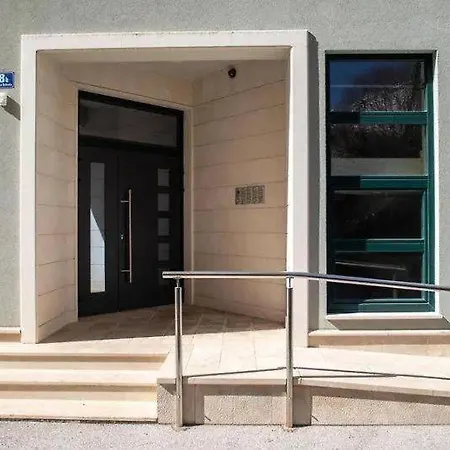 Maris Lux Apartman *